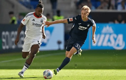 德甲巅峰对决：法兰克福铁血防线VS多特蒙德闪电反击 谁能主宰欧冠资格争夺战？