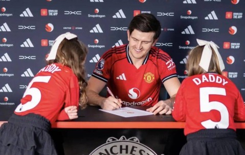 曼联官宣马奎尔续约终老梦剧场！新合同细节曝光，揭秘拒绝小贝高薪原因