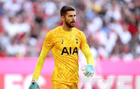 尤文图斯计划引进热刺门将维卡里奥，升级守门员阵容。