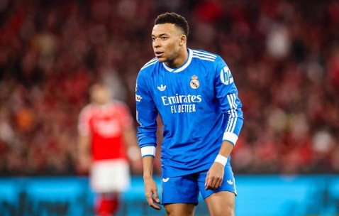 欧冠附加赛首回合，63岁穆帅染红被罚下，维尼修斯世界波助皇马先拔头筹