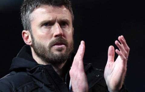 曼联“1+1”合同续约马奎尔，前曼联队长降薪留队，卡里克功不可没