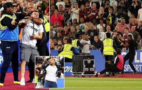 邮报：西汉姆球迷惨败切尔西时冲场宣泄不满，许多球迷提前离场