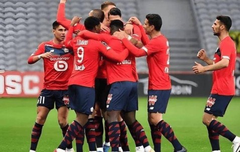 欧冠小组赛关键对决，意甲劲旅战捷甲豪门