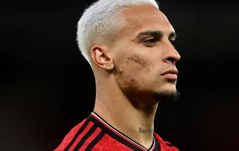 安东尼联手贝蒂斯“杀价”！要求租借回西甲，曼联不接受就砸手里