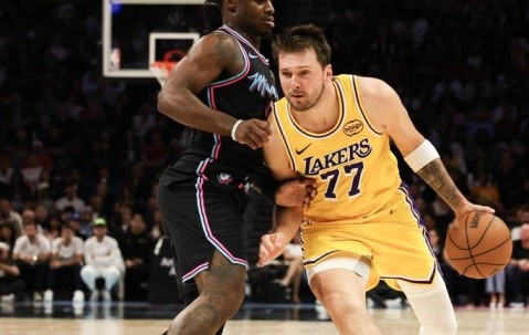 东契奇60分詹姆斯19+15+10 湖人逆转热火