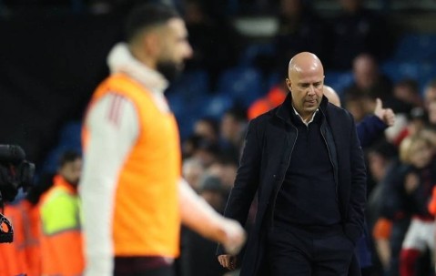 谁赢不好说！利物浦高层选择支持斯洛特，但萨拉赫却在等“反转”