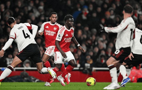 英超-布拉德利吊射中框+伤退 阿森纳0-0利物浦6分领跑